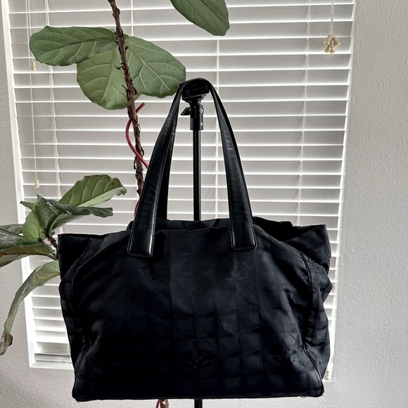 CHANEL Nylon Travel Tote Bag Handbag with authenticity card - Picture 3 of 16